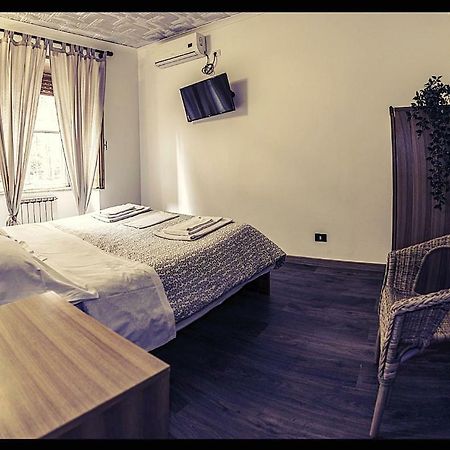 Apartament Alloggio Turistico All'Acquedotto Rzym Zewnętrze zdjęcie
